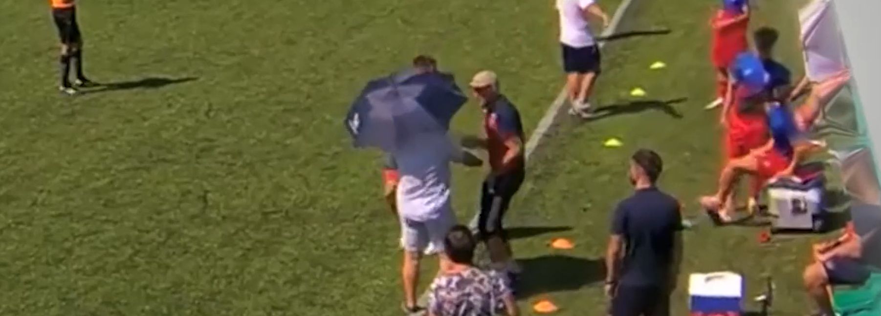 Playsport Incident șocant la un meci de fotbal Costel Orac l a lovit