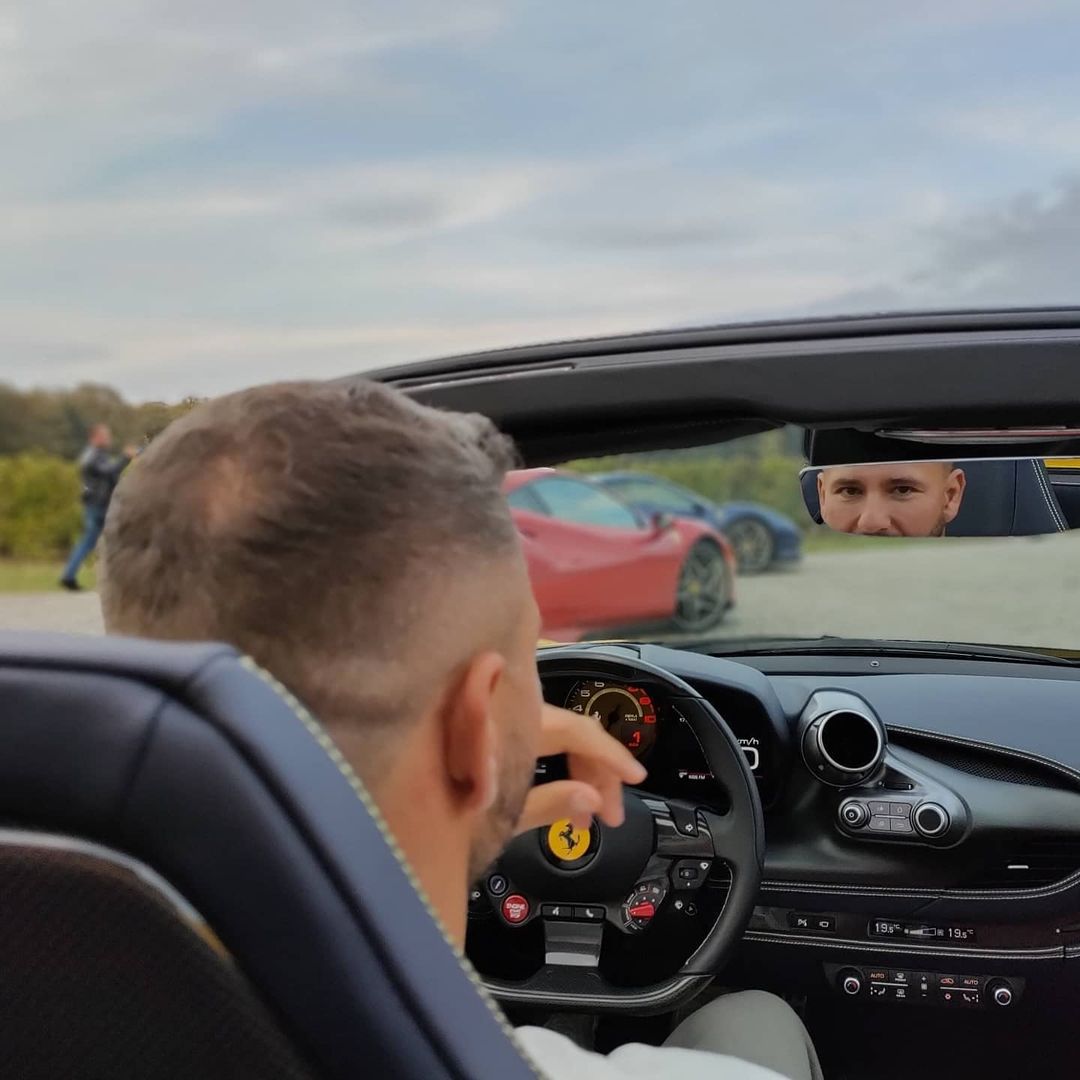 Răzvan Raț și-a mai achiziționat un Ferrari