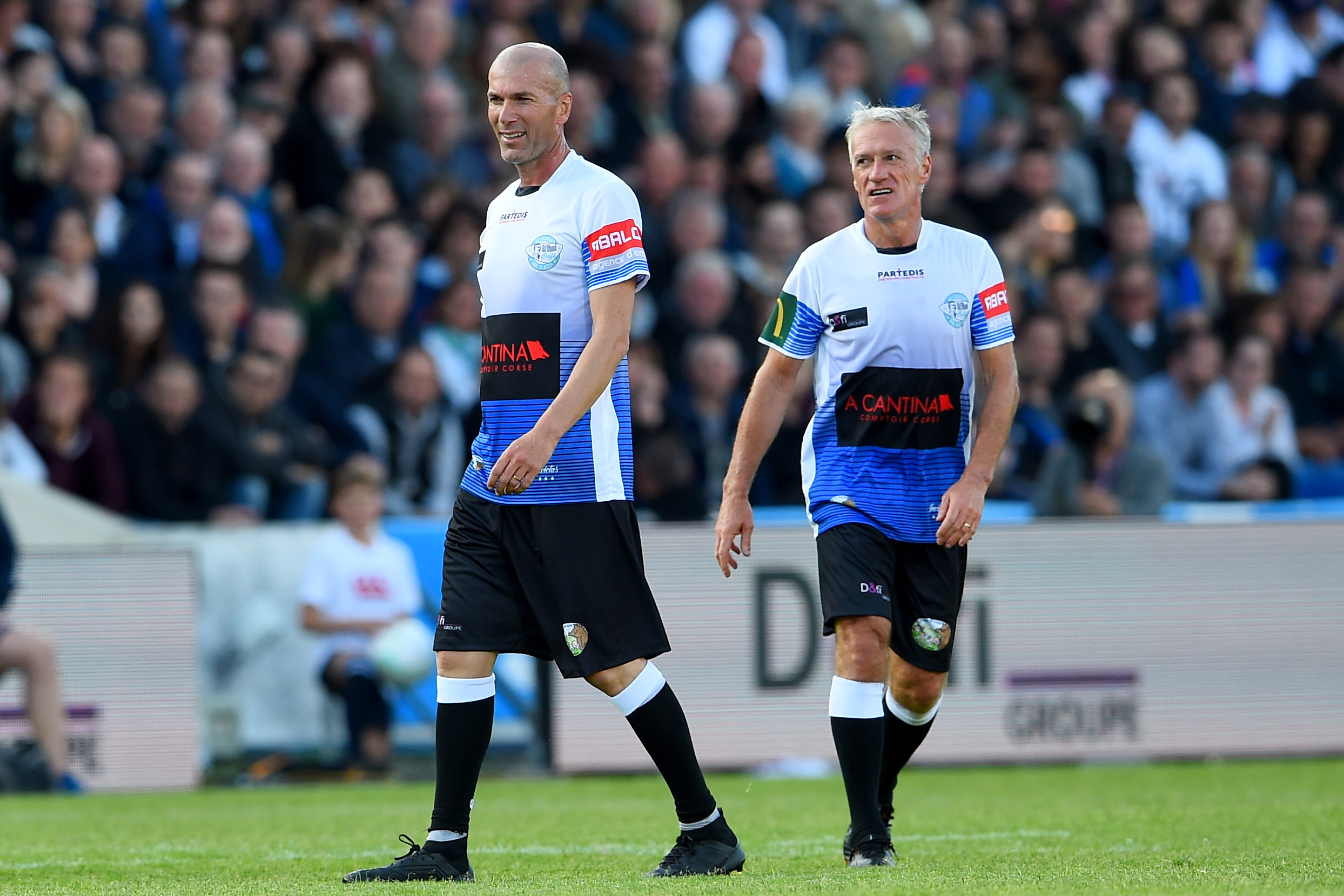 Deschamps şi Zidane, pe teren, într-un meic de old boys