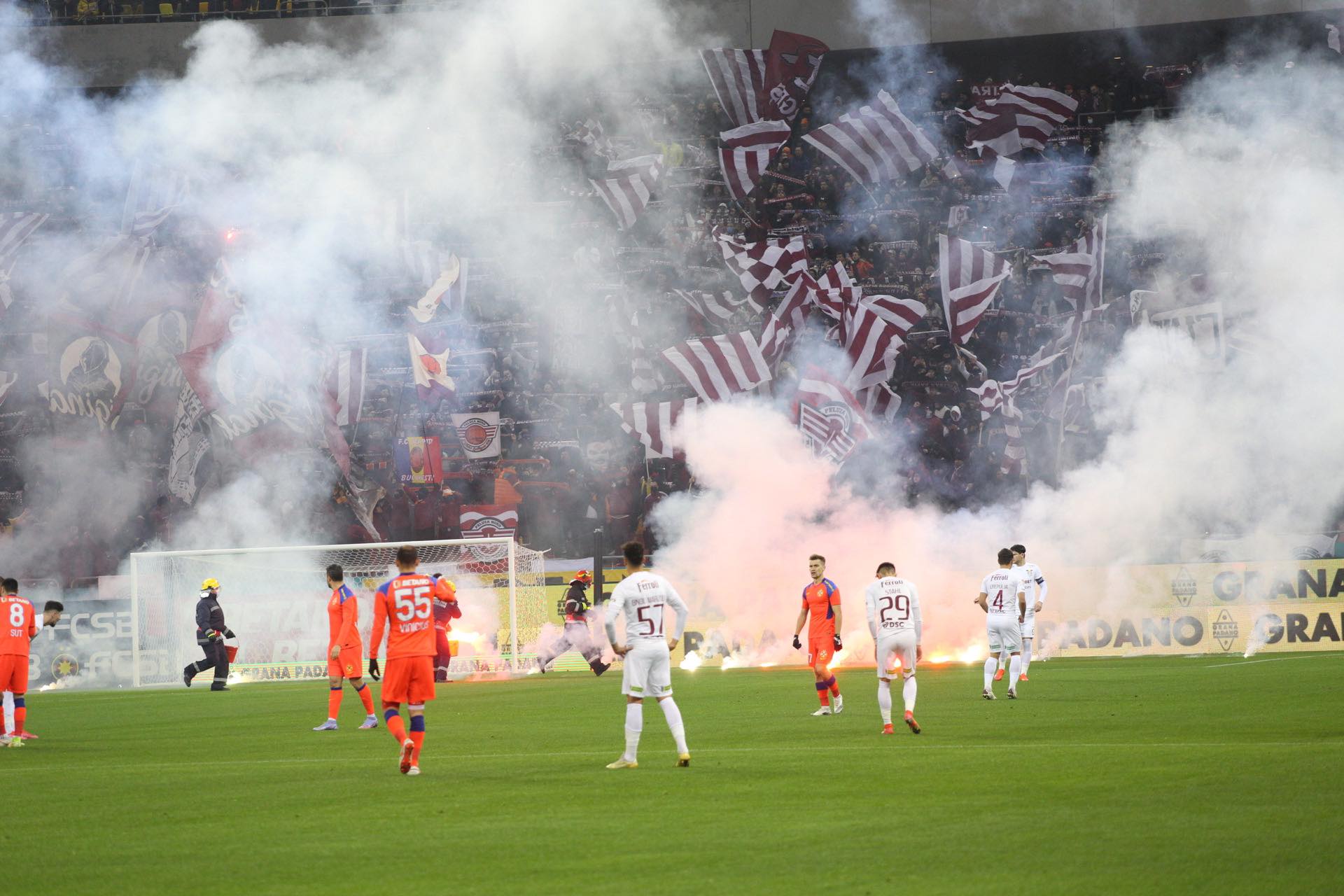 Rapid şi FCSB ar putea să nu poată utiliza cel mai mare stadion al ţării în finalul acestui an 