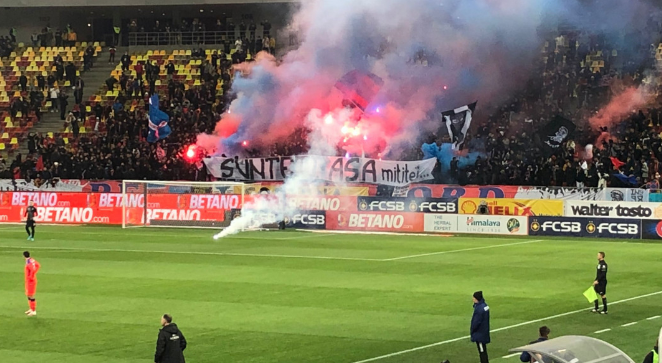 Spectacol de torțe și fumigene la FCSB - FC U Craiova. Oltenii, ironizați de Peluza Nord: „Sunteți așa mititei”