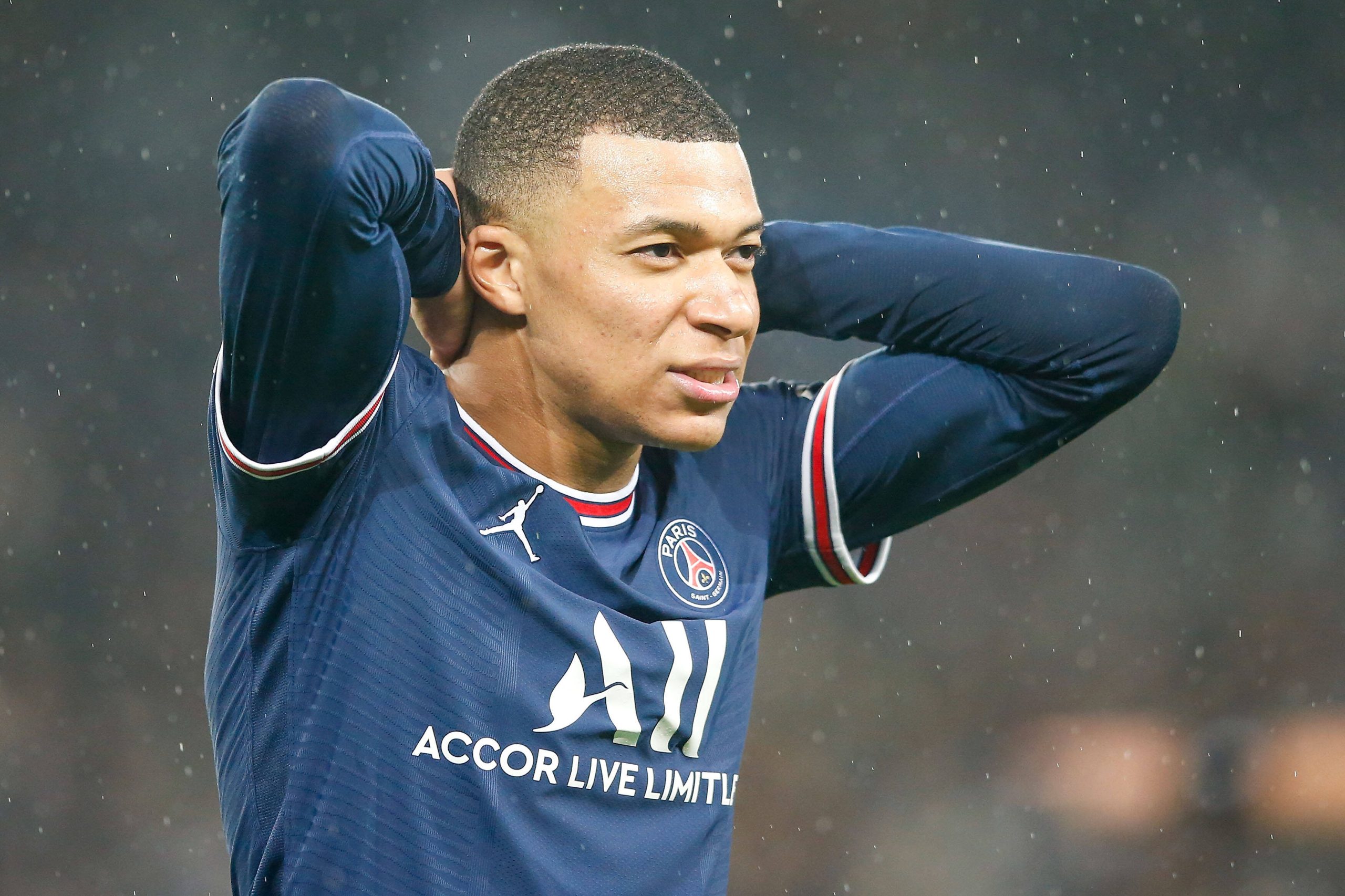 Kylian Mbappe este accidentat şi va lipsi de pe teren până la finalul lunii actuale 