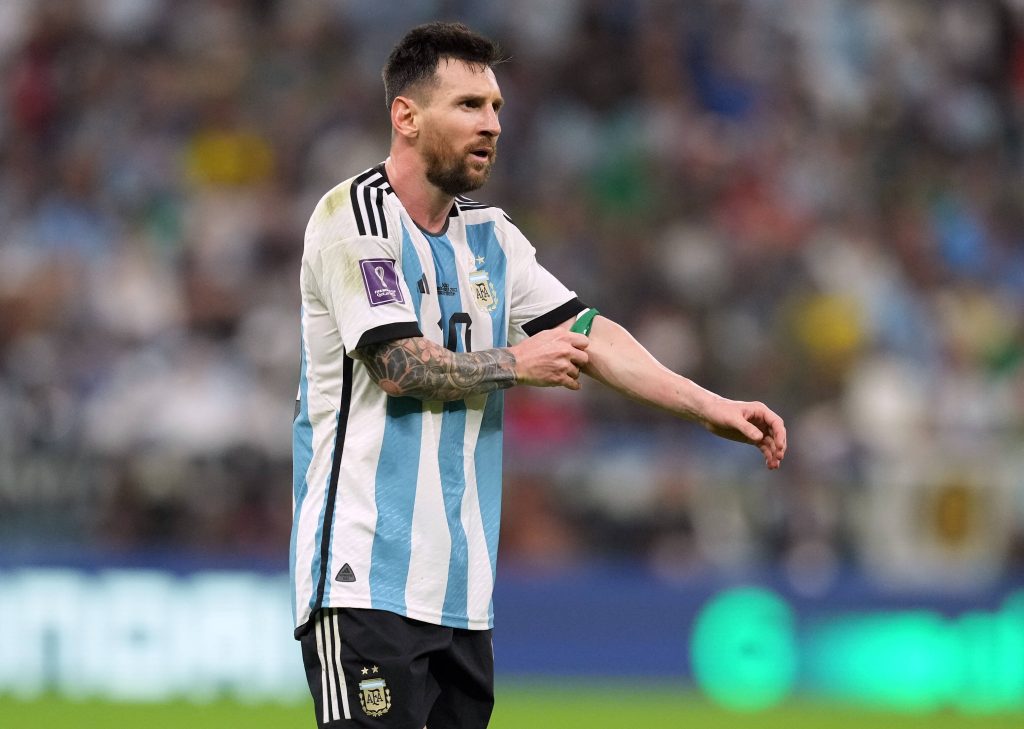 Lionel Messi mai are un pas până să devină „Regele fotbalului”. Singurul trofeu care îi lipsește