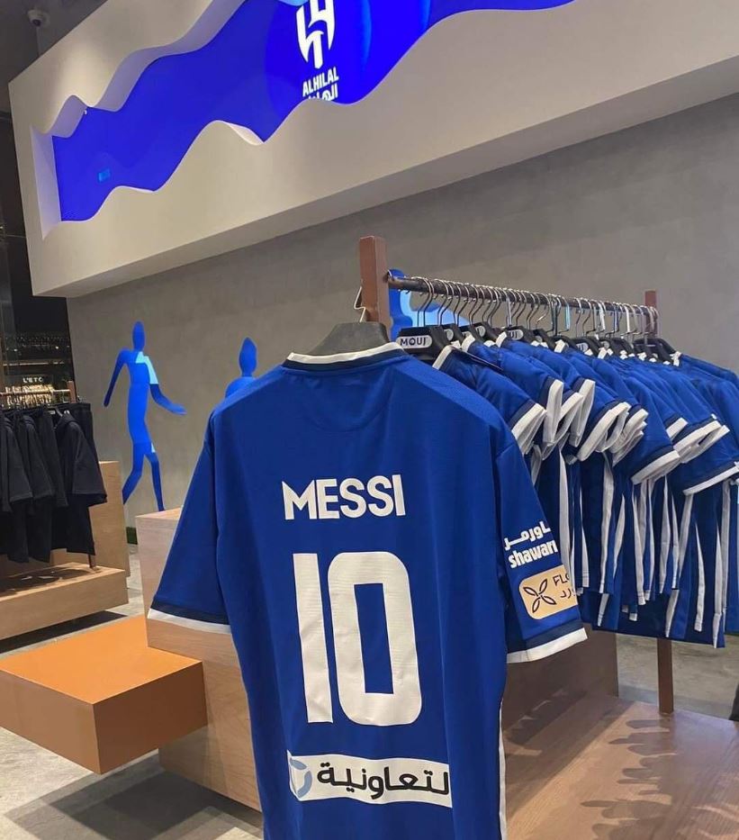 Al Hilal vinde tricouri cu Leo Messi. Sursa foto: Twitter @giraltpablo