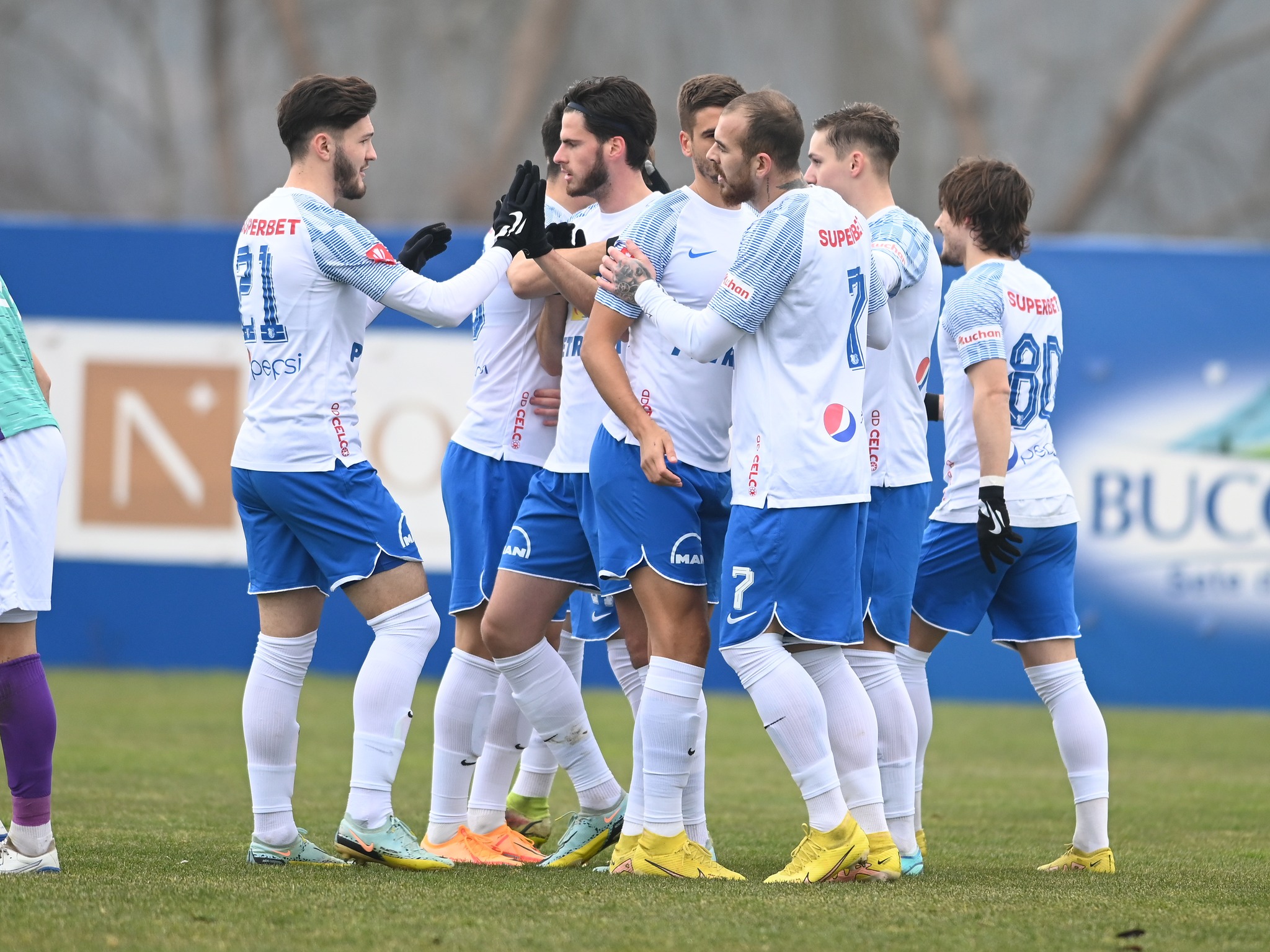 Mihai Popescu a reuşit un gol din foarfecă în meciul amical contra piteştenilor © FOTO:Razvan Pasarica/SPORT PICTURES