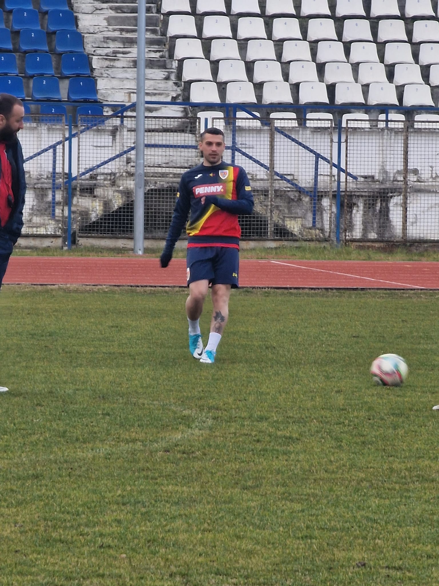 Stanciu, pe gazonuil stadionului 