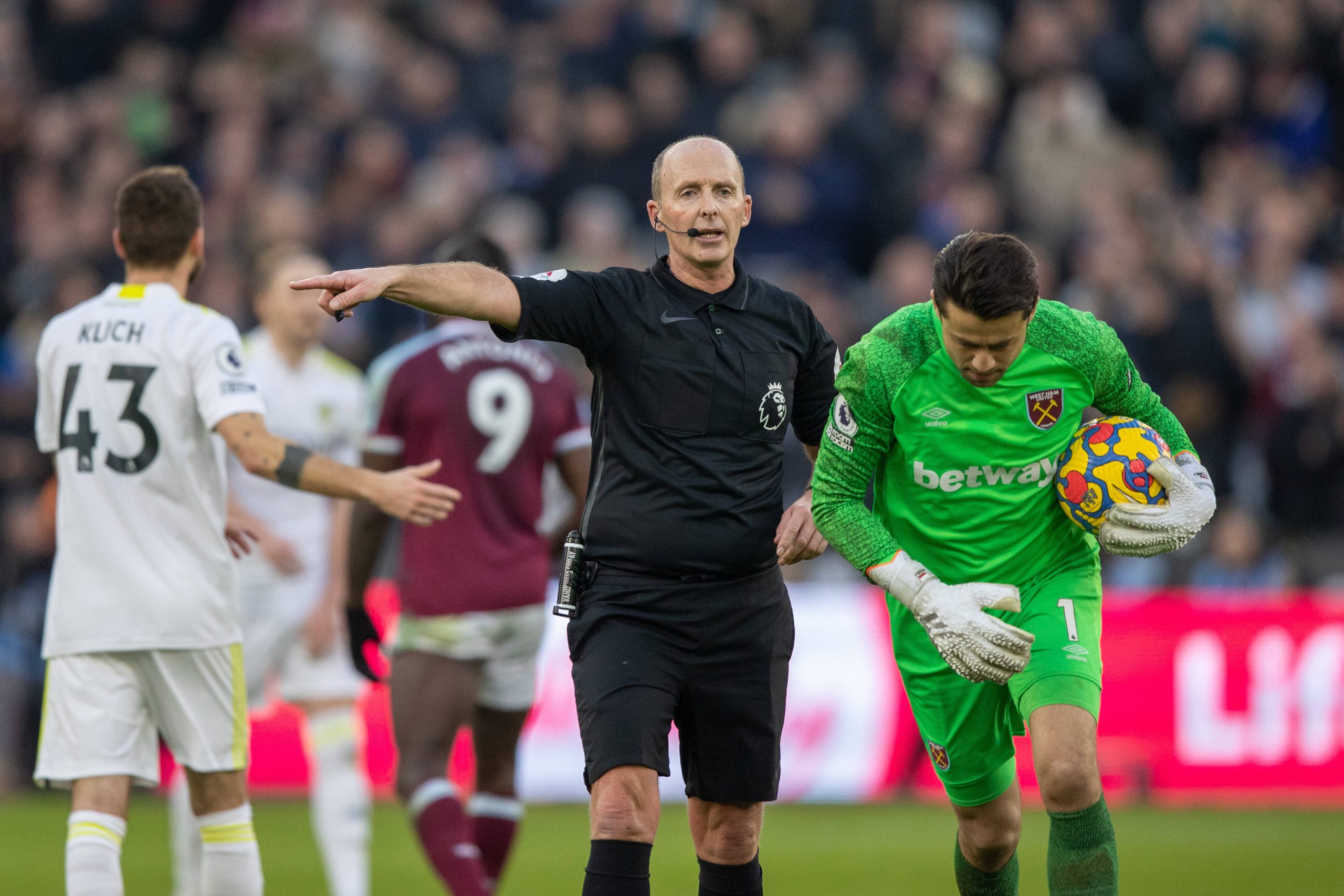 Mike Dean, Copyright: Jane Stokes PSI/Imago 