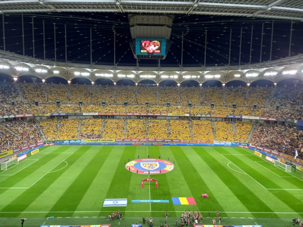 Ce mesaj a apărut în peluza României la meciul cu Israel. Atmosferă fabuloasă pe stadion