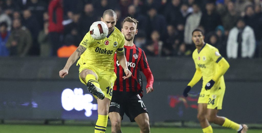 Niță, uriaş în fața lui Fenerbahce! A scos 5 mingi, Dzeko nu i-a dat gol nici din penalty. Final dramatic pentru echipa lui Marius Șumudică