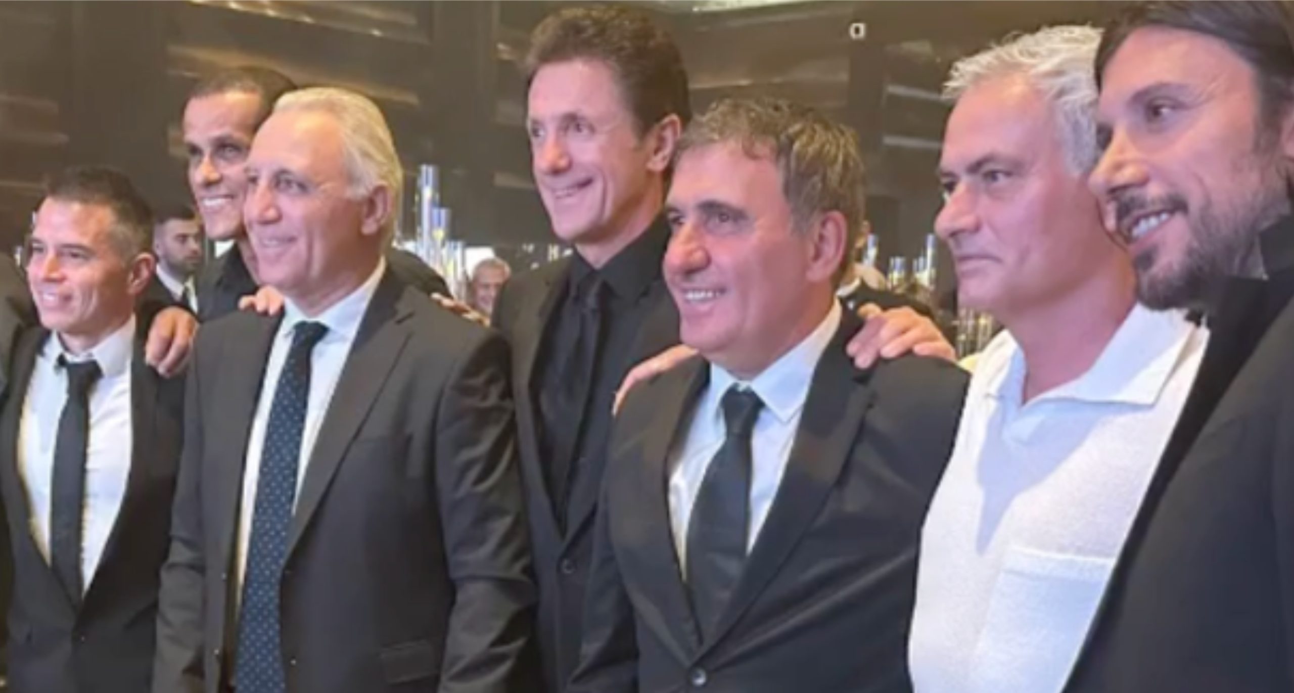 Playsport Imagini Senza Ionale De La Petrecerea Lui Mourinho Cu Hagi Popescu I Membrii